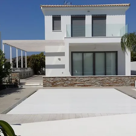 Sea Front Villas * Governors Beach